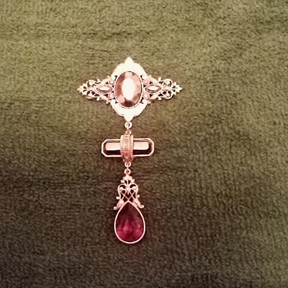 Unusual 3 tier Brooch